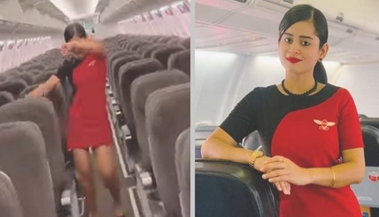 বিমানে ‘কাঁচা বাদাম’ গানে মাতিয়ে রাখলেন বিমান সেবিকা